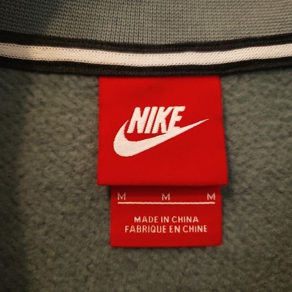 NIKE Swoosh Crewneck Sweatshirt - Picture 4 of 4